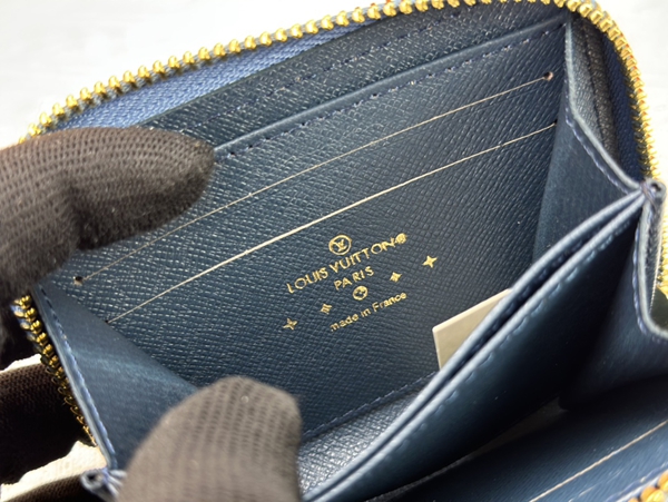 LVコピーウォレット着用イメージ